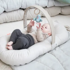 Cozy lounger with activity arch - Raffi - Sand