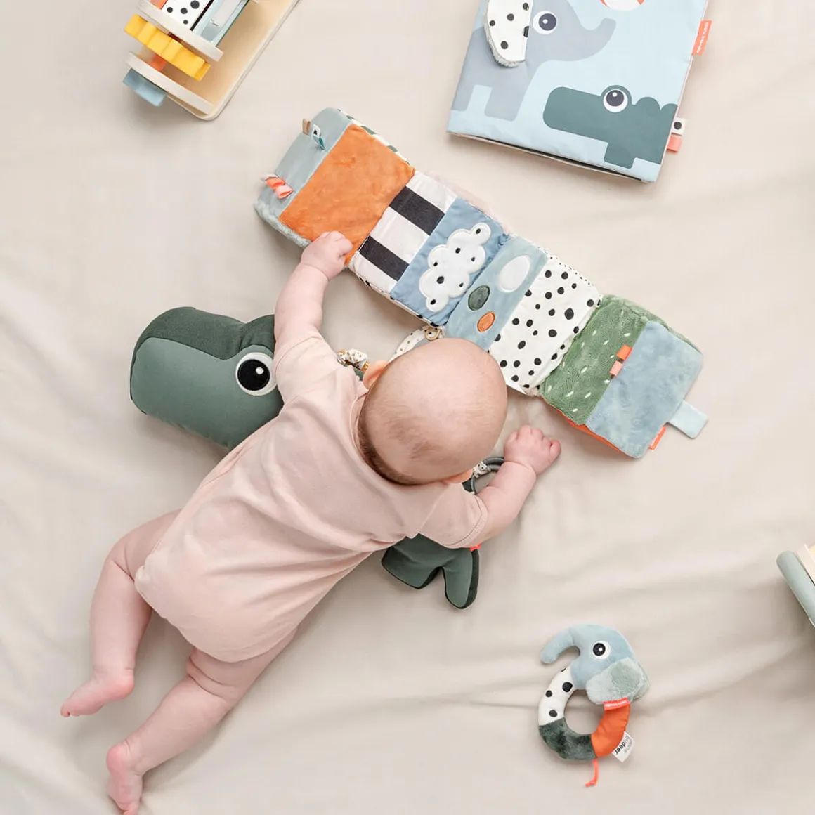 Fold-out sensory cube - Deer friends - Colour mix