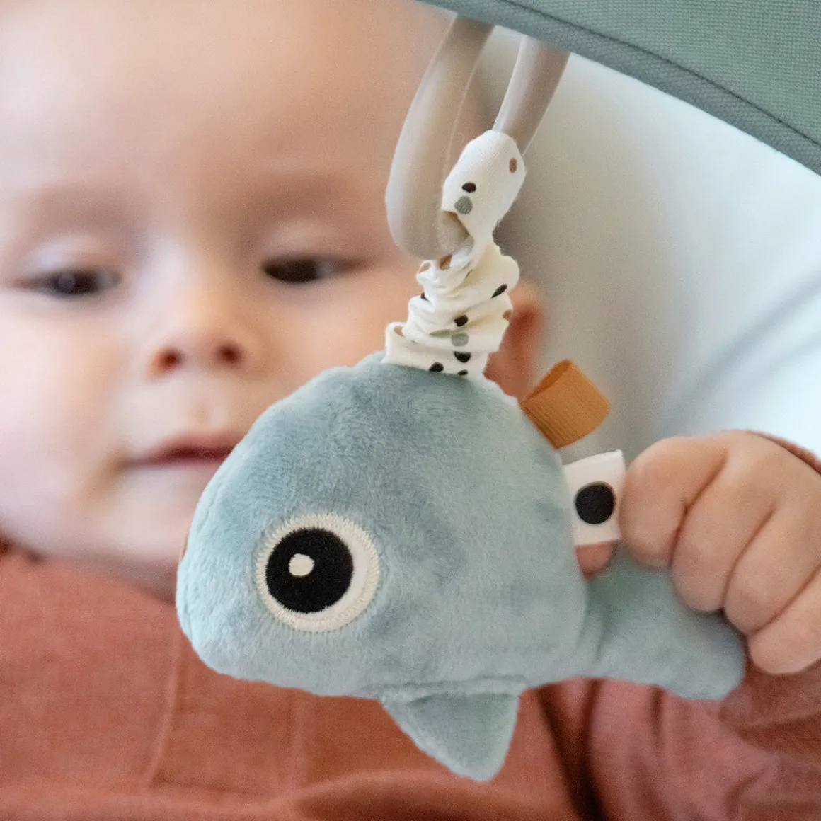 Hanging activity toy 2 pcs - Wally - Blue