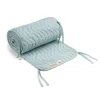 Quilted bed bumper with strings - Waves - Blue