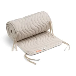 Quilted bed bumper with strings - Waves - Sand