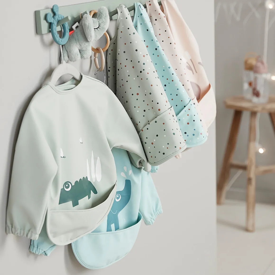 Sleeved pocket bib - Happy dots - Blue
